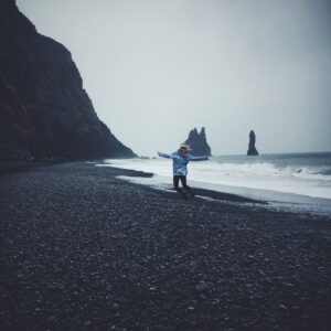 Chasing waves in Reynisfjara Chasing waves in Reynisfjara