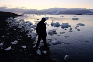 Exploring Jökulsárlón Exploring Jökulsárlón