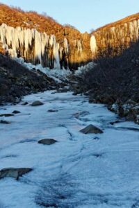The Icy walk to Svartifoss The Icy walk to Svartifoss
