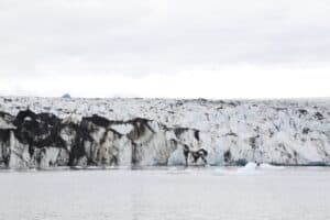 The glacier breaking down in Jökulsárlón The glacier breaking down in Jökulsárlón