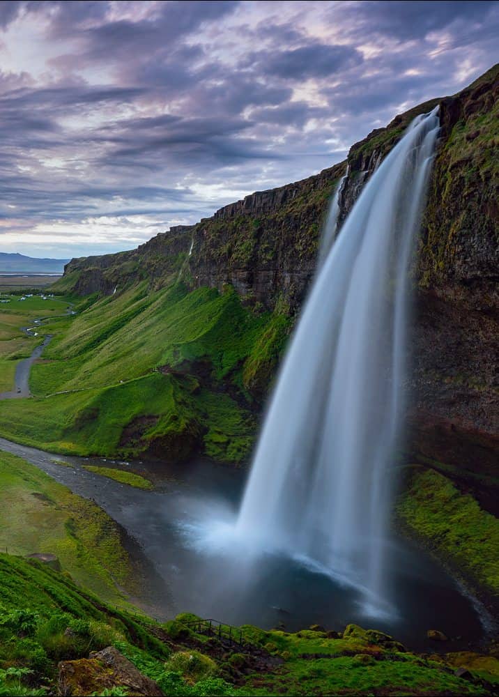 The waterfall Seljalandsfoss
